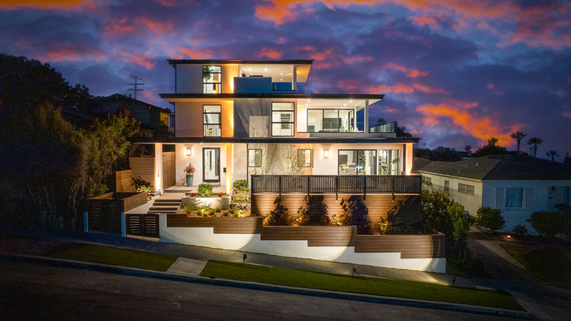 $6,995,000 🌊 Ultra-Luxury Oceanfront Living – Inside a Sunset Cliffs Masterpiece